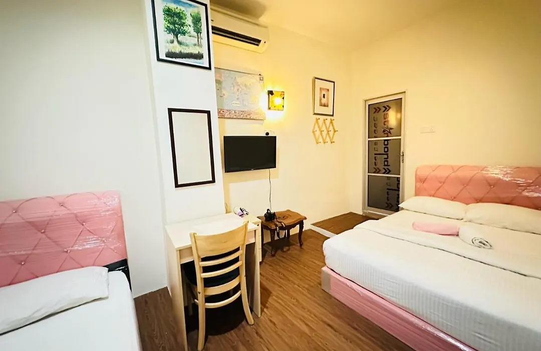 The Explorers Guesthouse And Hostel-1